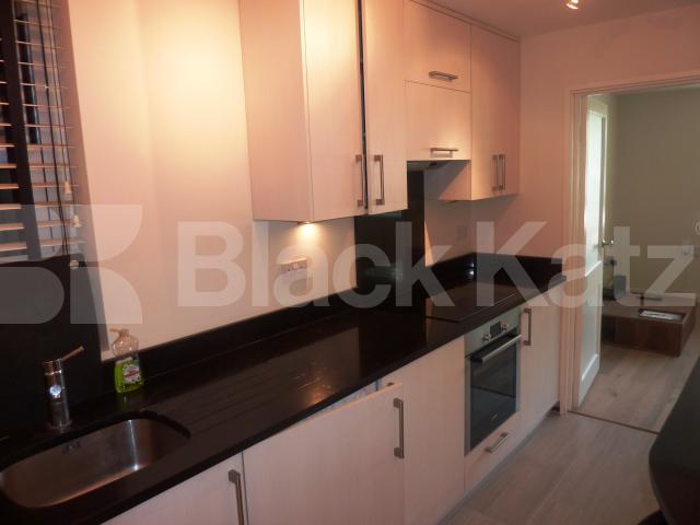 			MUST SEE!!, 2 Bedroom, 1 bath, 1 reception Flat			 Steeles Road, BELSIZE PARK